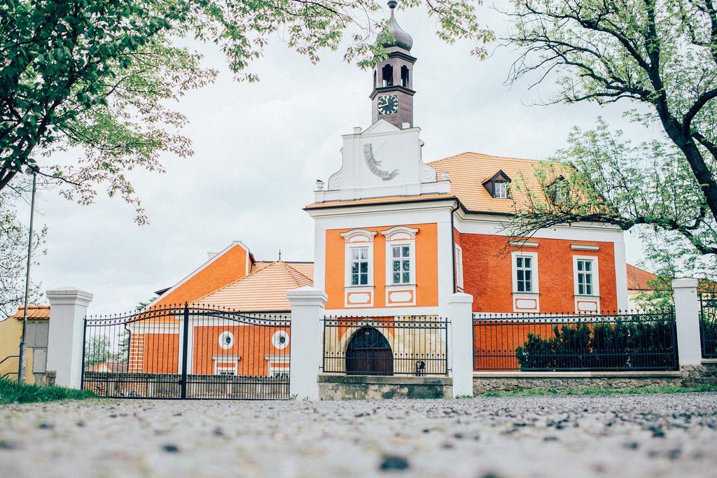 Savoia Castle Guest House Skvorec Bagian luar foto