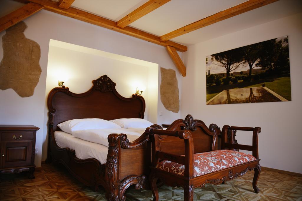 Savoia Castle Guest House Skvorec Bagian luar foto